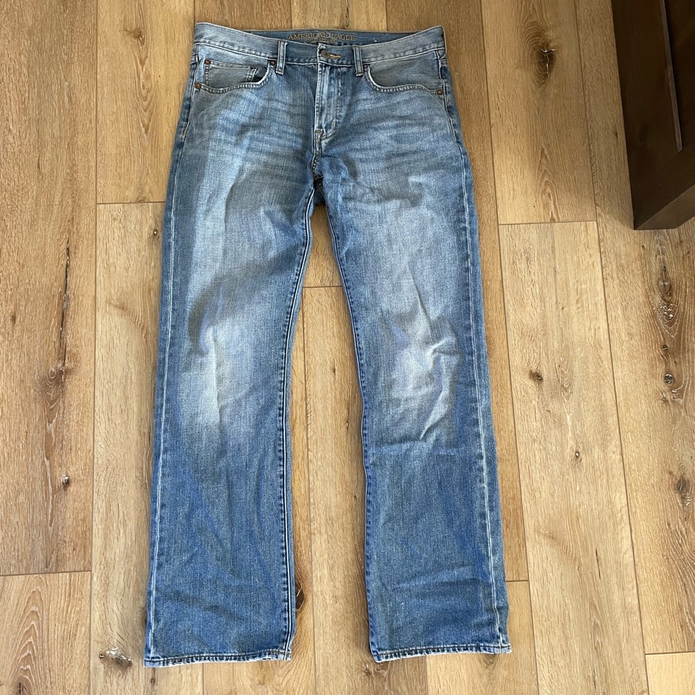 American Eagle Men’s Classic Bootcut Jeans Light Wash